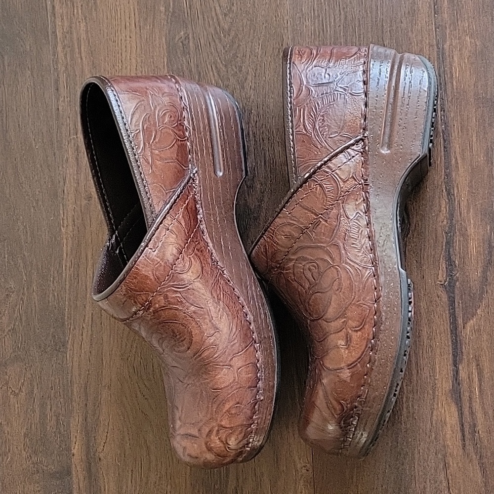 Dansko XP clogs Size 39 brown Size 8